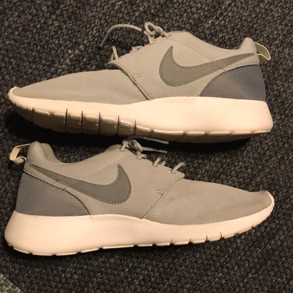 Nike sneakers size 6.5 Y. - Picture 7 of 8